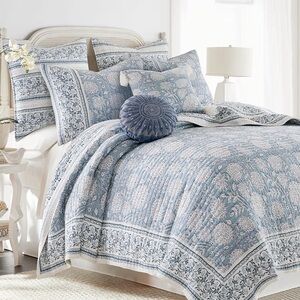 Levtex Home Adare Blue Reversible King/Cal King Quilt Set106x92in)2 Pillow Shams
